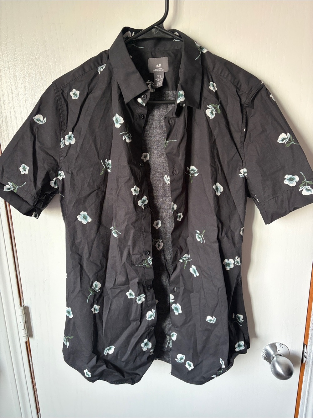 H&M Black Short-Sleeve Button-Down Shirt with White and Light Green Floral Print